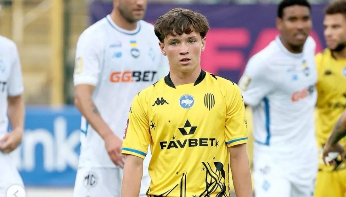 Фото к новости: "Хочу быть похожим на него": рекордсмен УПЛ отреагировал на встречу с Ярмоленко – ФОТО будущего и легенды