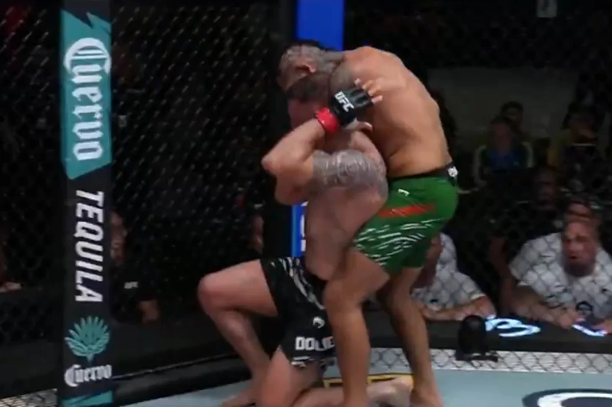 Роман Долидзе проиграл Энтони Эрнандесу /скриншот