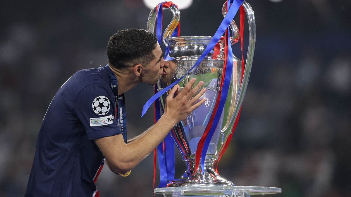 Ашраф Хакімі / фото: Alex Pantling - UEFA/UEFA via Getty Images
