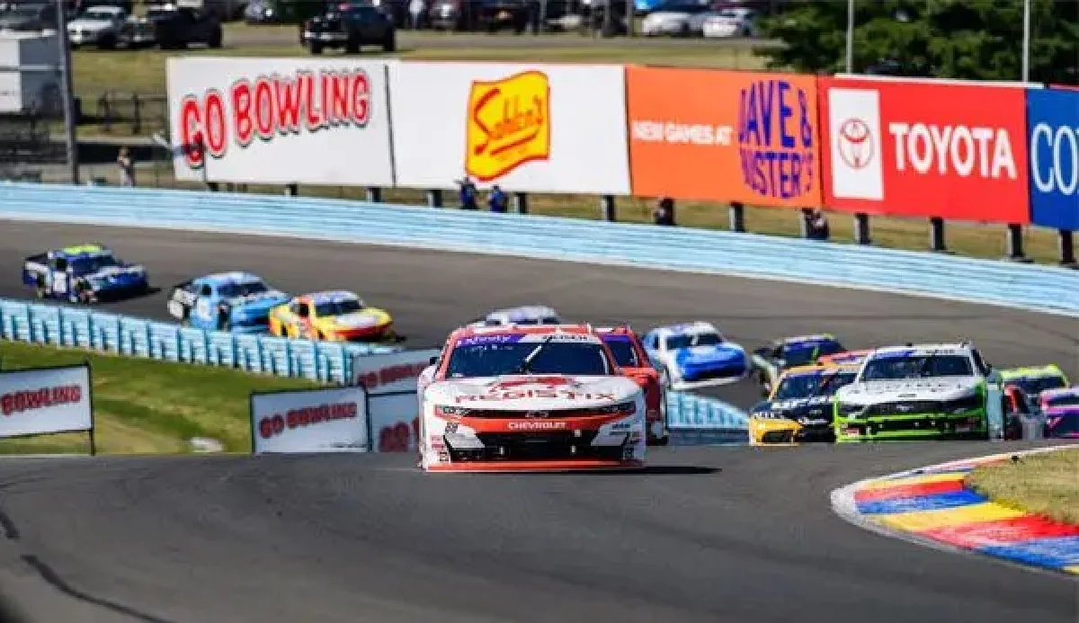 Гонка NASCAR / Стоп-кадр из видео