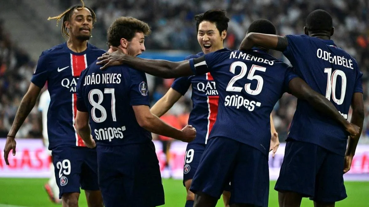 Жоау Невеш с партнерами / Photo by MIGUEL MEDINA/AFP via Getty Images