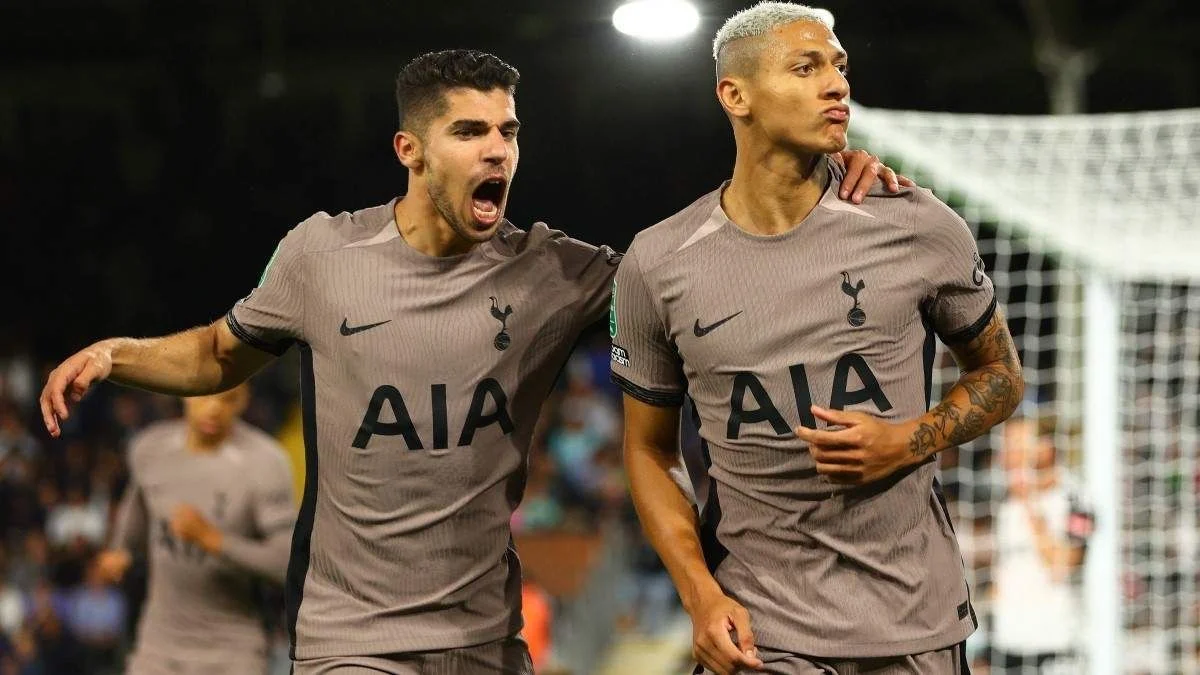 Соломон и Ришарлисон / фото: Clive Rose/Getty Images