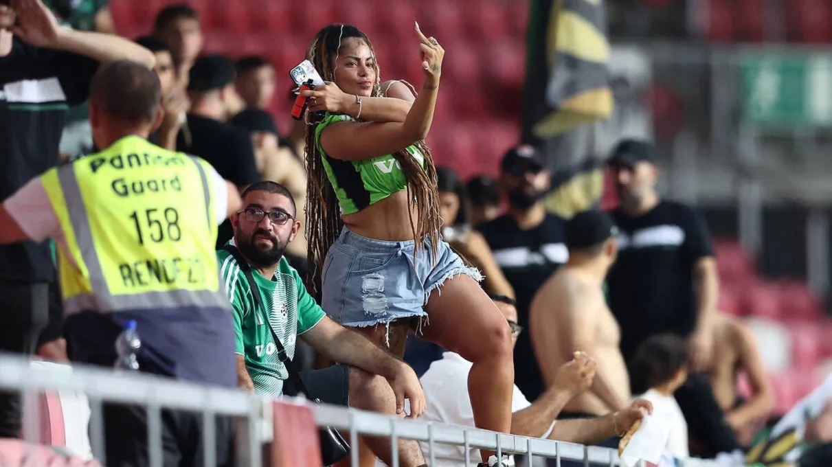 Фанатка Маккабі / Фото Grzegorz Misiak / pressfocus   