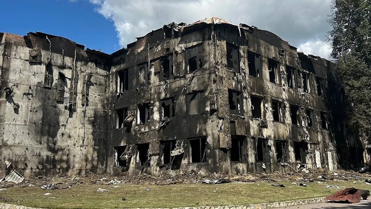 Сумской государственный университет после обстрела / фото: СумГУ