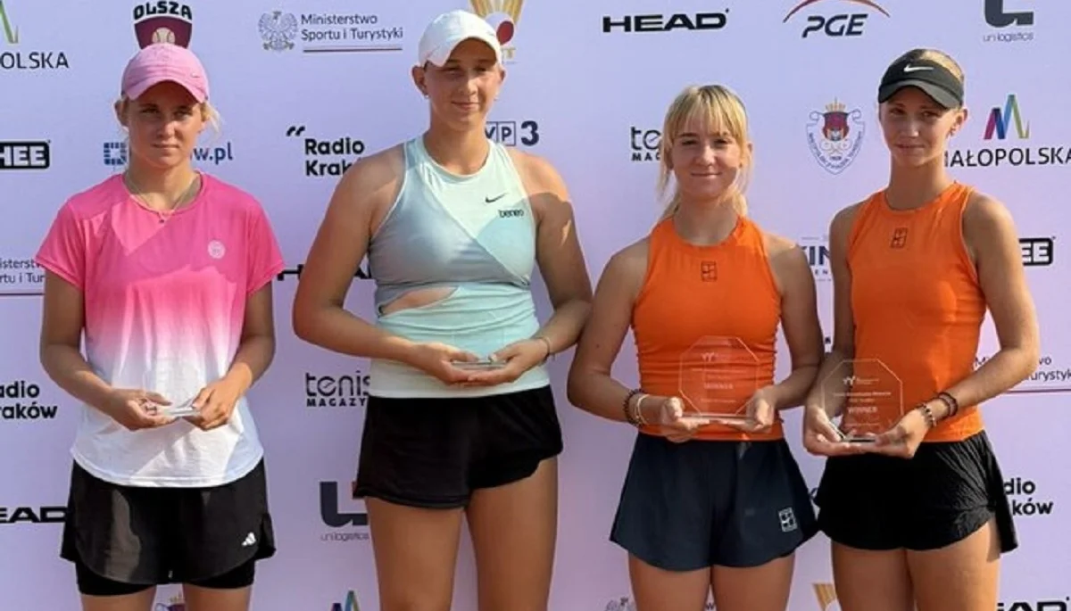 Софія Бєлінська (в центрі праворуч) / Polski Związek Tenisowy