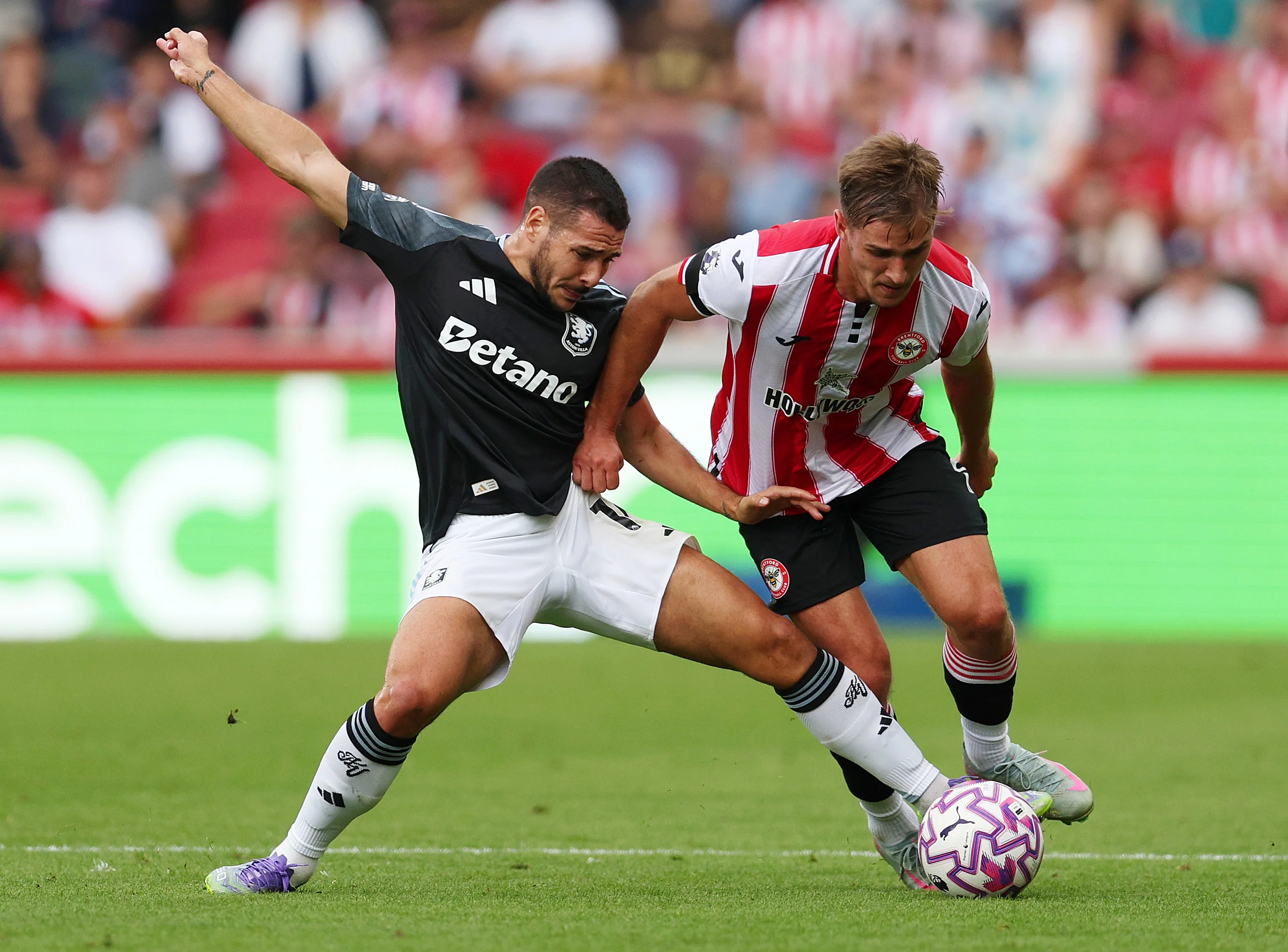 Єгор Ярмолюк у матчі проти Астон Вілли / Steve Bardens/Getty Images