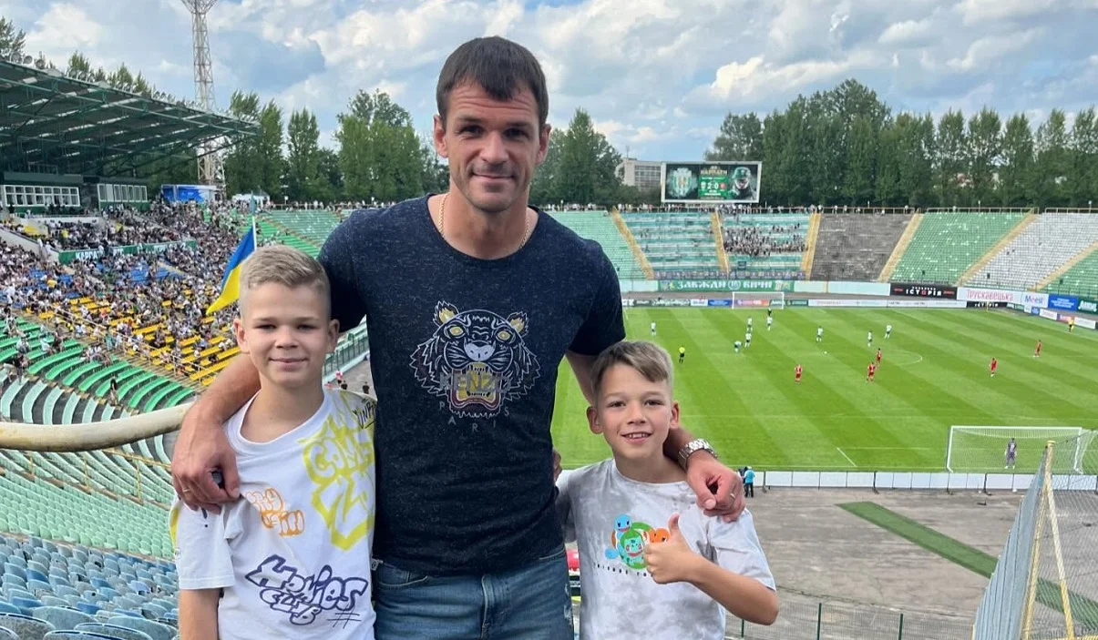 Богдан Когут із синами на стадіоні Україна / Facebook