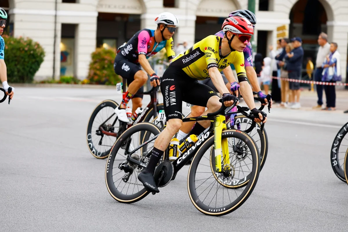 Нідерландську команду пограбували / Team Visma | Lease a Bike