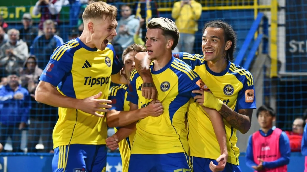 Артур Мушак (в центрі) / фото: ФК Міхаловце