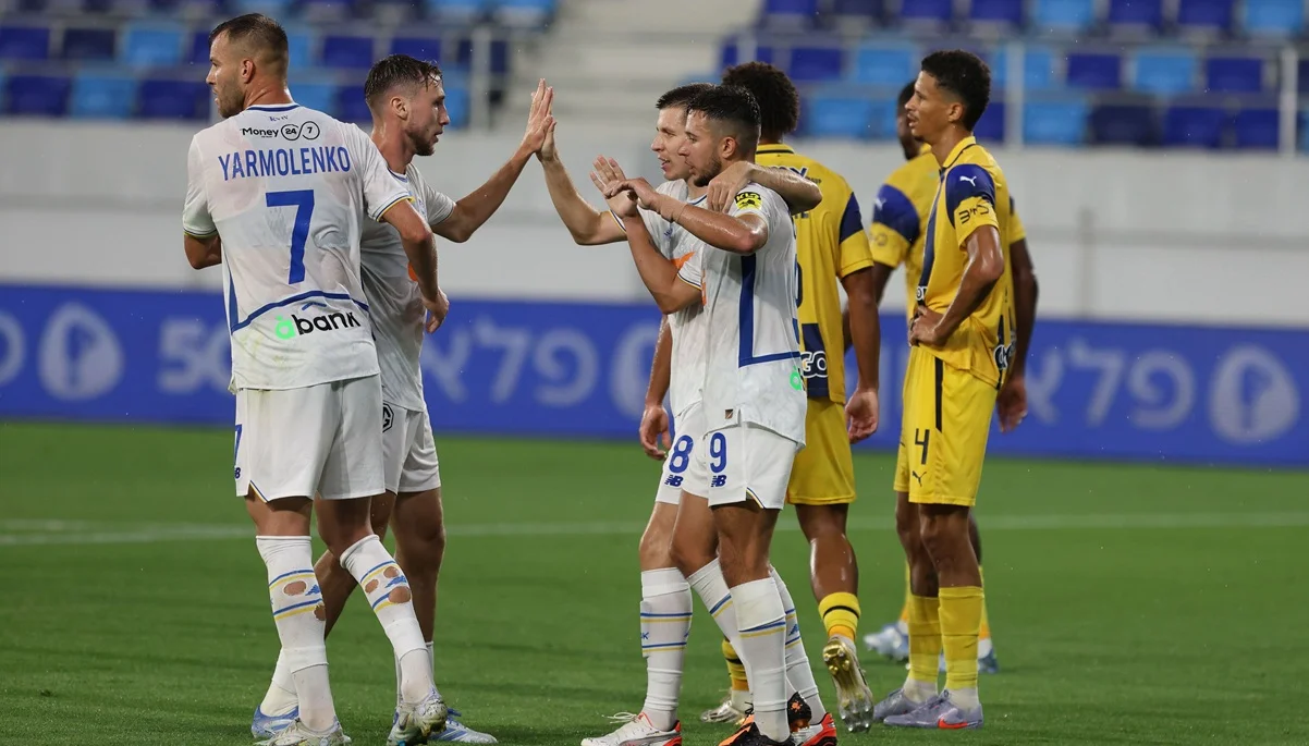 Фото к новости: Динамо победило Маккаби Тель-Авив, но вылетело из Лиги Европы – с Шапаренко произошел курьезный момент