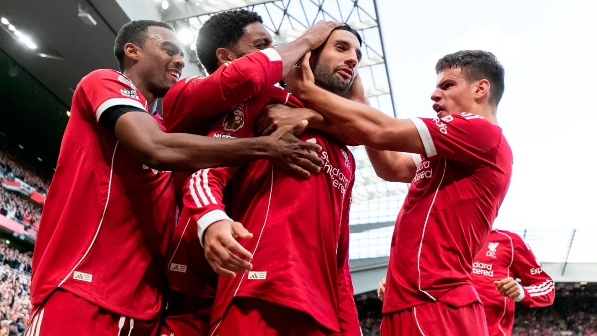 Фото к новости: Ливерпуль одержал минимальную победу в напряженной зарубе с Арсеналом – все решил шедевральный штрафной