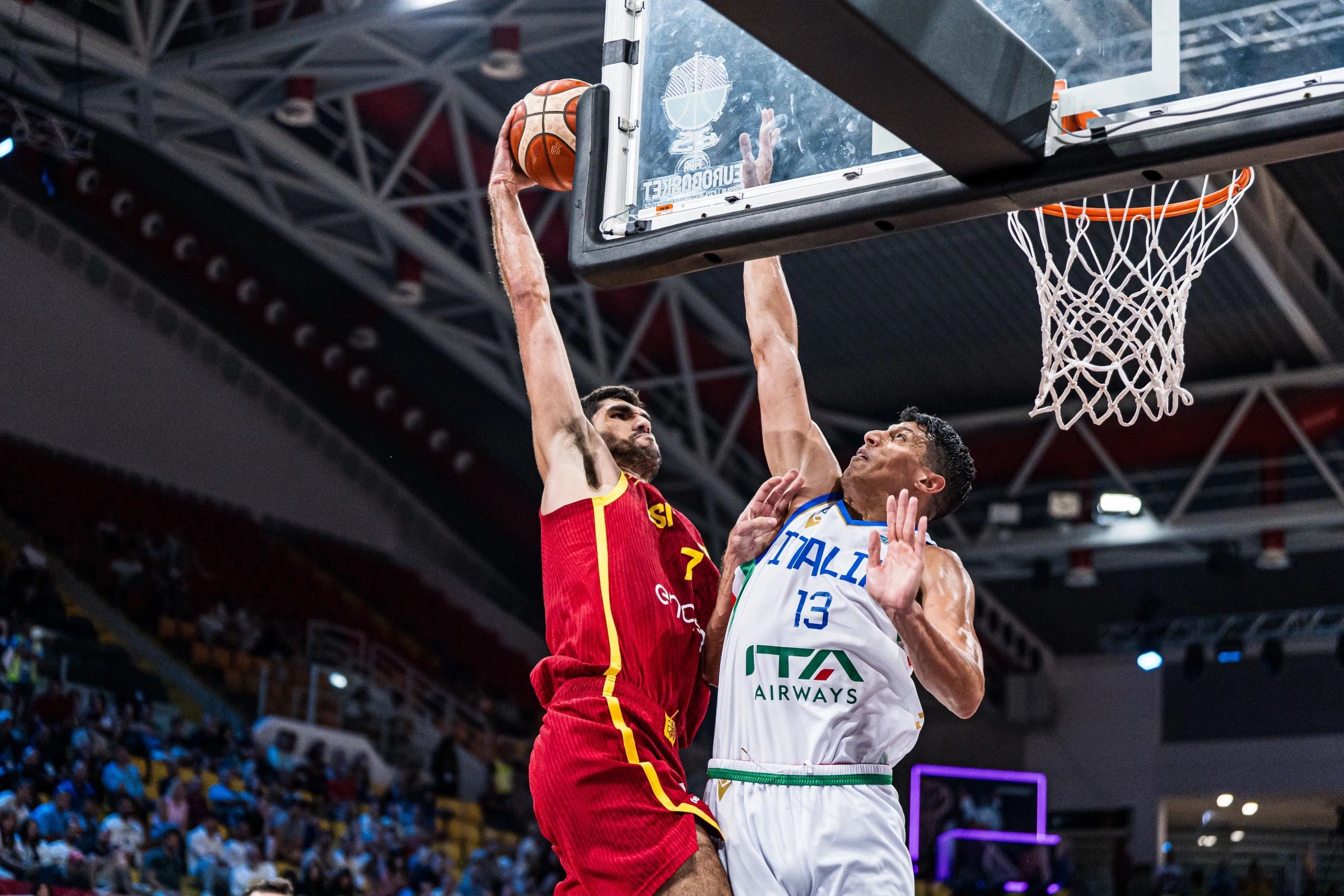 Итальянцы переиграли испанцев / fiba.basketball