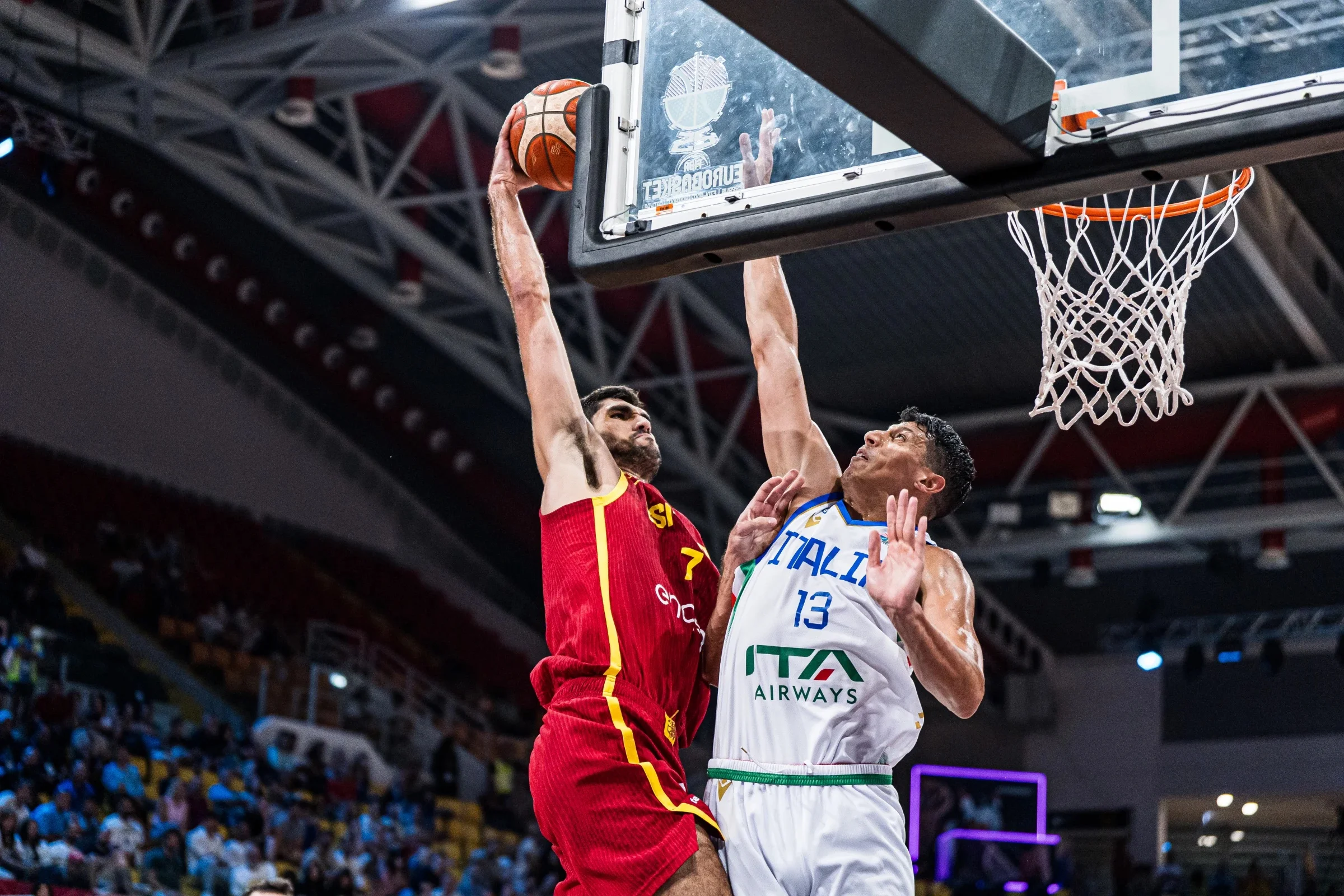 Итальянцы переиграли испанцев / fiba.basketball