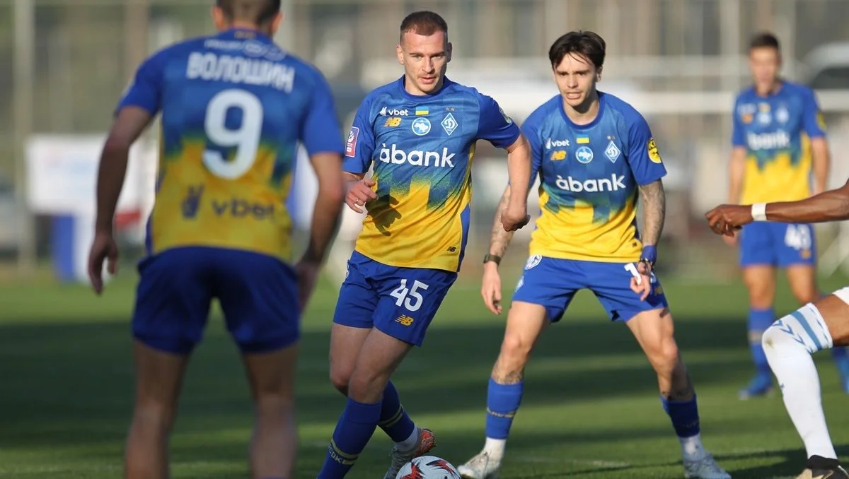 Максим Брагару (в центре) / ФК Динамо