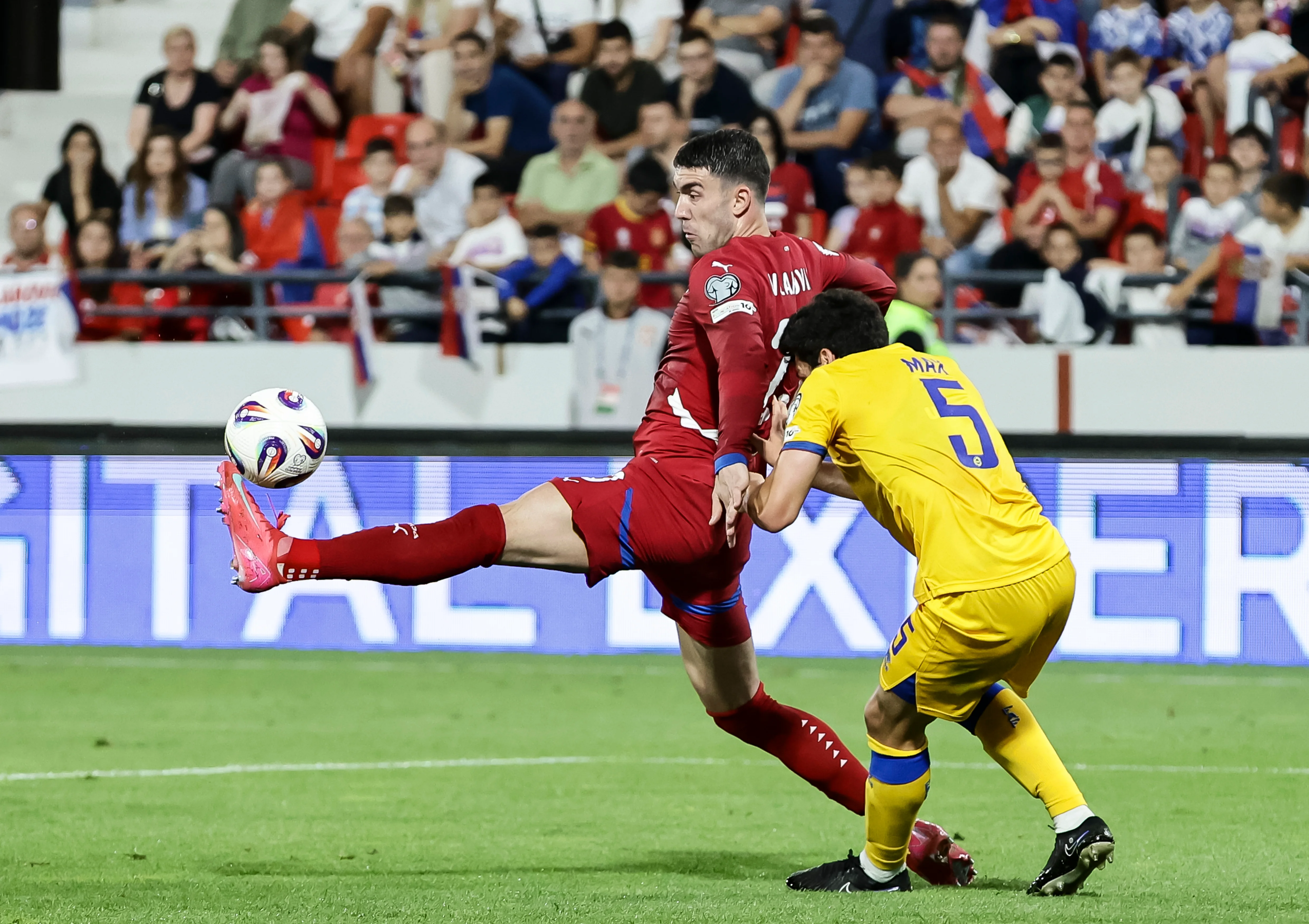 Душан Влахович в матче за сборную Сербии / Srdjan Stevanovic/Getty Images