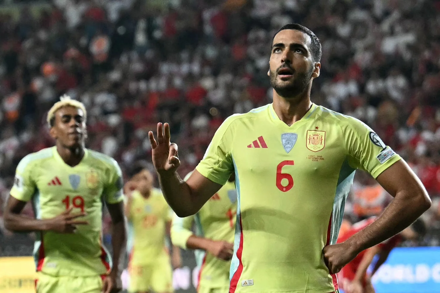 Фото к новости: Испания шокировала Турцию, забив 6 голов на выезде – Мерино оформил хет-трик, Оярсабаль трижды ассистировал