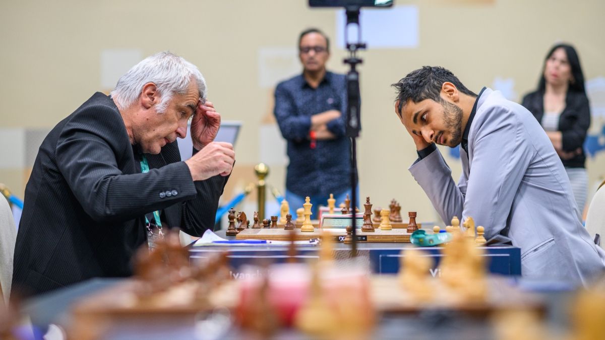Василий Иванчук и Видит Гуджрати / фото: Michal Walusza / FIDE