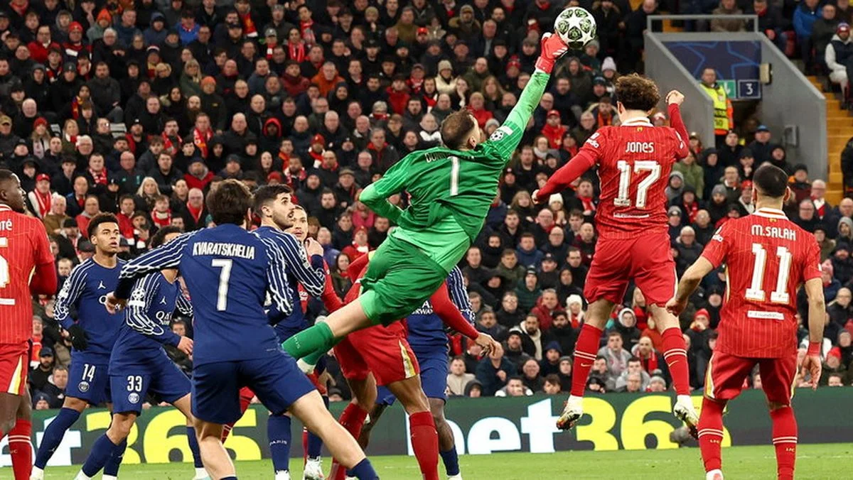 ПСЖ и Ливерпуль / EFE