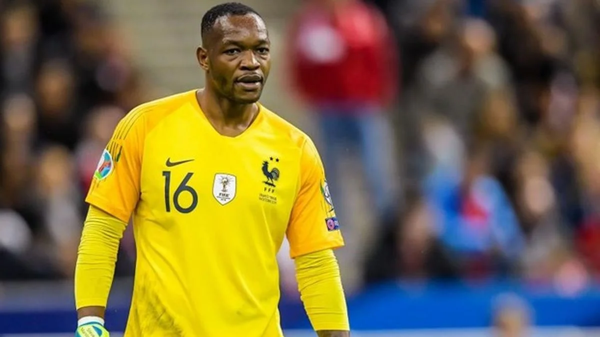 Фото к новости: Легенда сборной Франции завершил карьеру