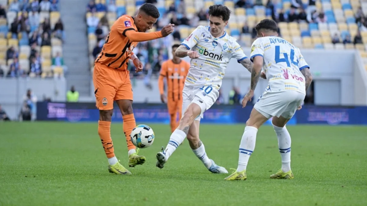 Гравці Шахтаря і Динамо / фото: УПЛ