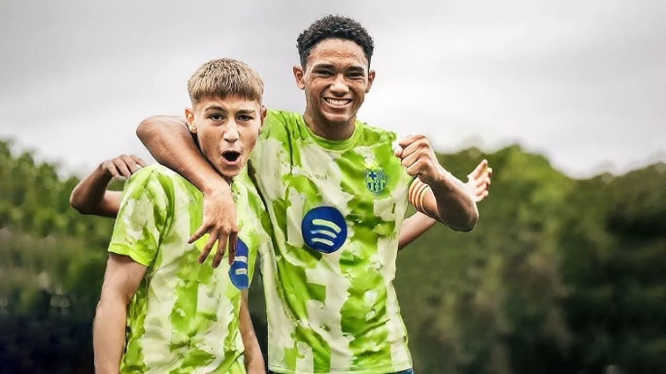 Артем Рибак (ліворуч) феєрить у Ла Масії