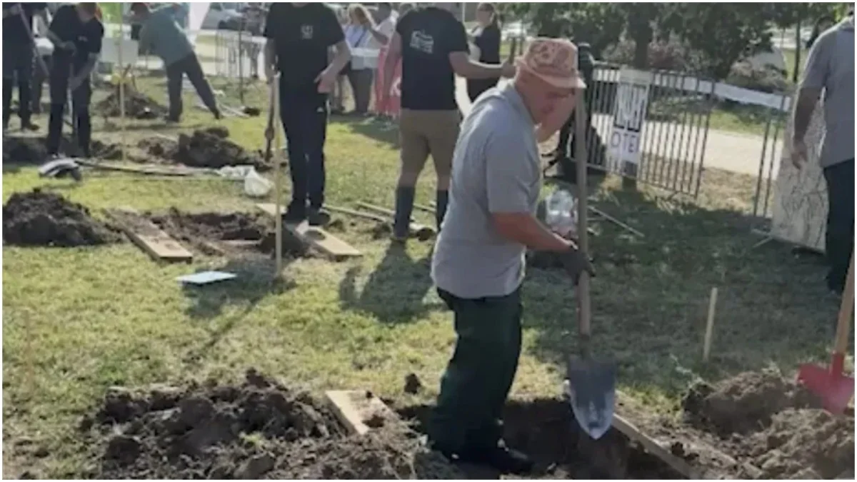 Збірна РФ з копання могил / Скріншот