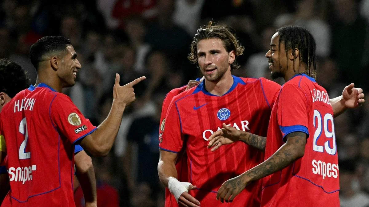 Забарный с партнерами / Photo by LIONEL BONAVENTURE/AFP via Getty Images