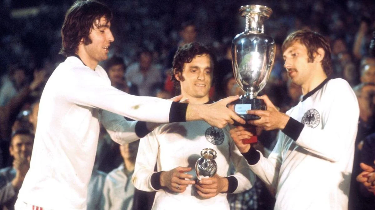 Игроки серебряной Чехословакии в форме ФРГ / Imago