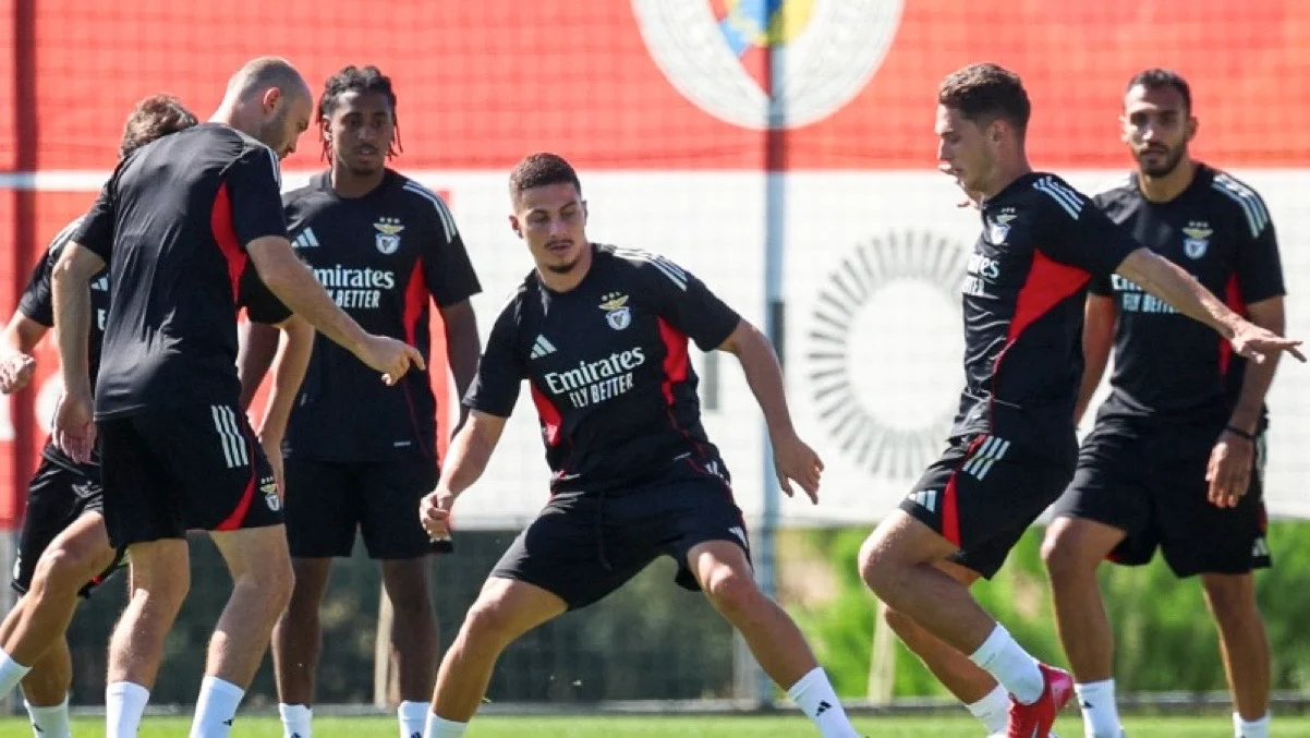 Судаков із партнерами / фото: Бенфіка