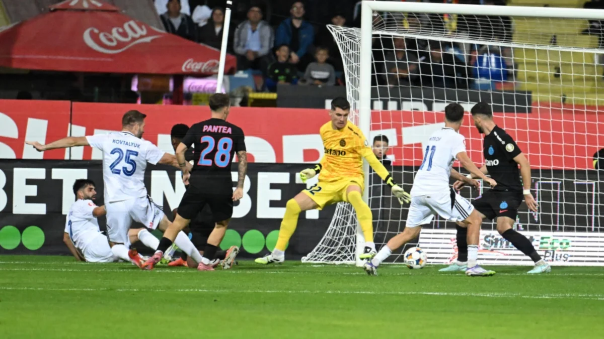 Ковталюк забиває у ворота Стяуа / фото: Digi Sport