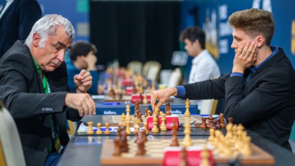Василь Іванчук та Йонас Буль Б’єрре / фото: FIDE