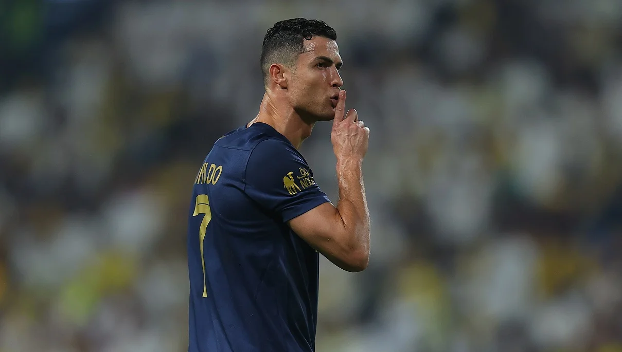 Фото к новости: Роналду высмеял людей, которые критиковали его земляка за переход в Аль-Наср: "Идиоты"