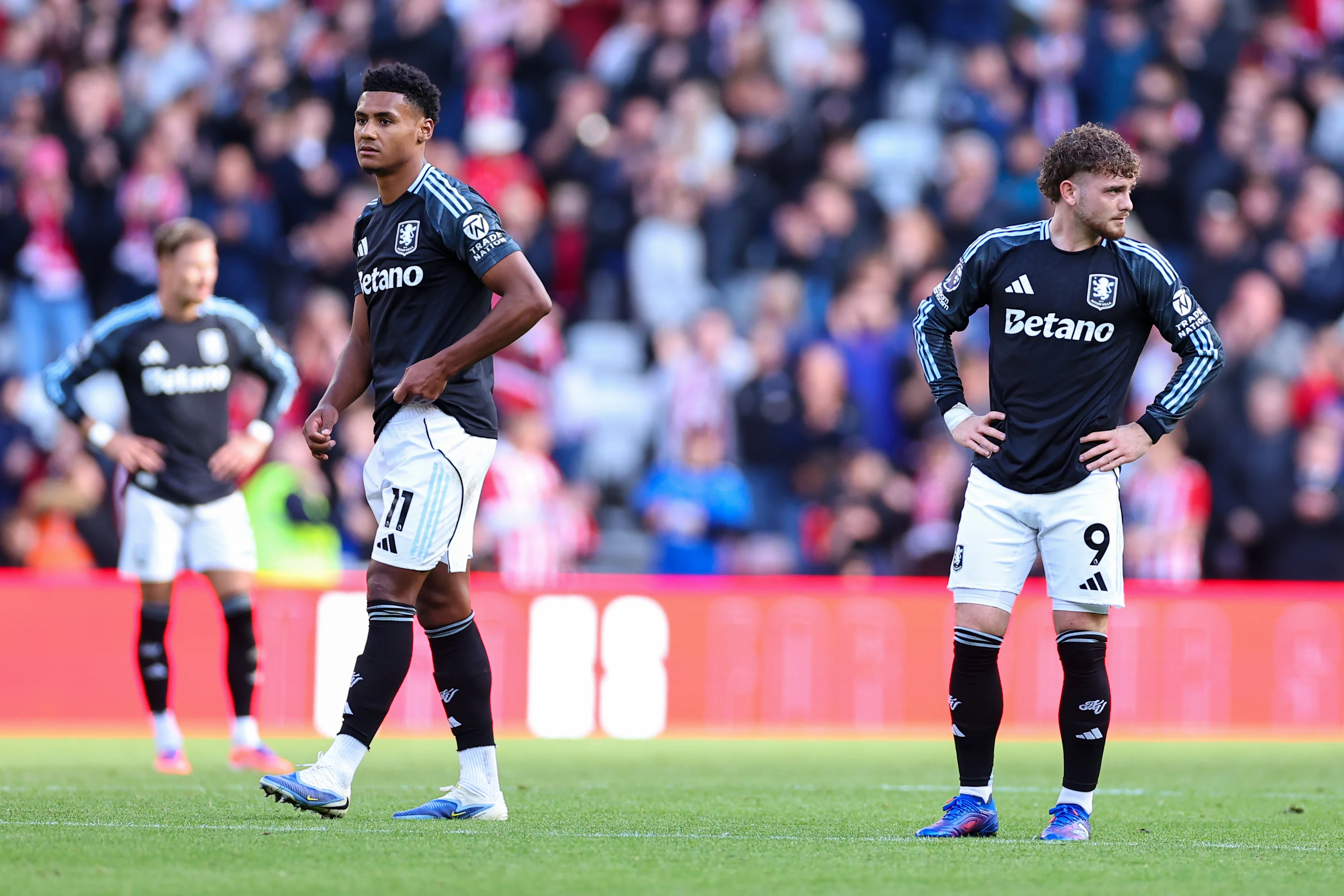 Игроки Астон Виллы после ничьей в Сандерленде / Jay Barratt - AMA/Getty Images