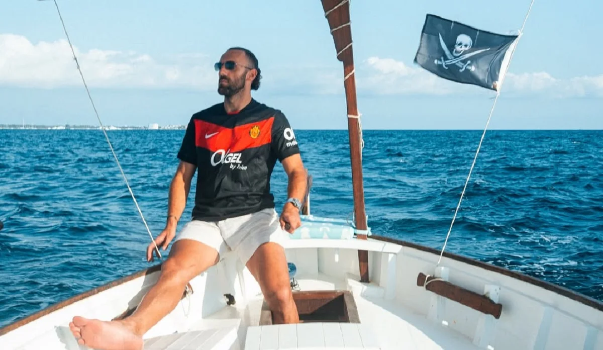 Ведат Мурікі і Веселий Роджер / Instagram