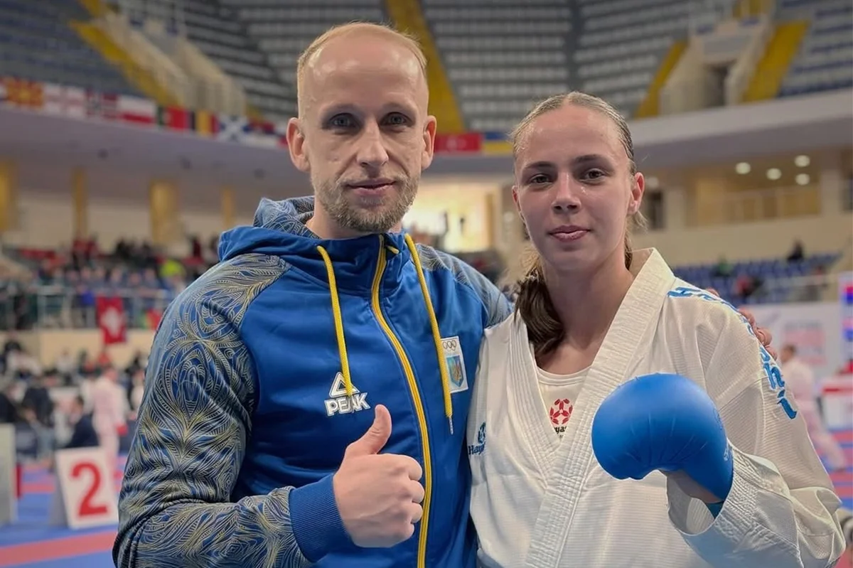 Еліна Сєлємєнєва (праворуч) з тренером / фото: instagram.com/elyaselemeneva