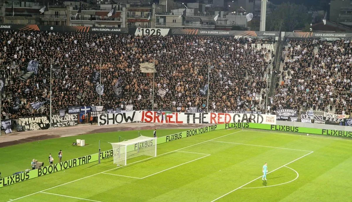 Баннер от фанатов ПАОК / Gazzetta.gr