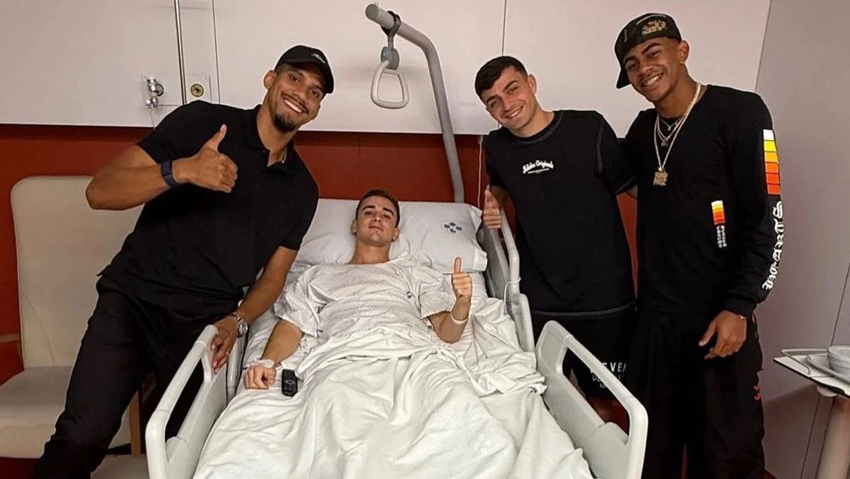 Гави с партнерами по Барселоне / Instagram