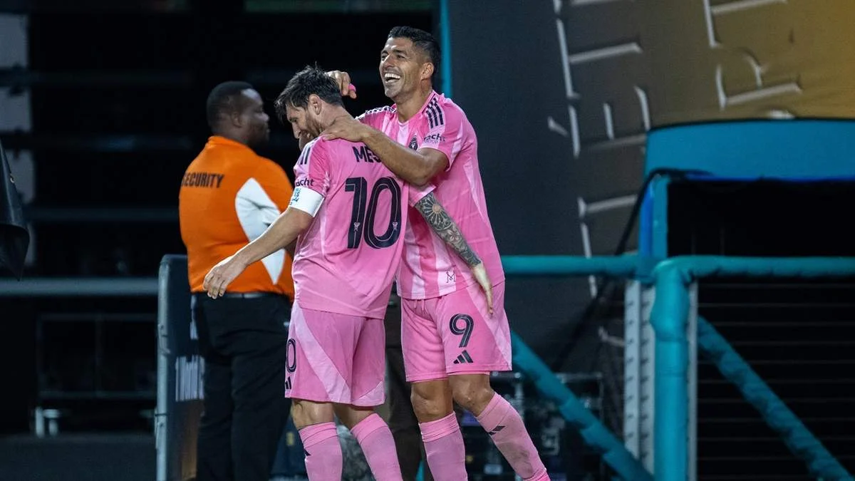 Лионель Месси и Луис Суарес / фото: Sebastian Frej/Getty Images