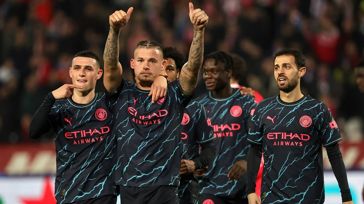 Келвин Филлипс (второй слева) / Getty images