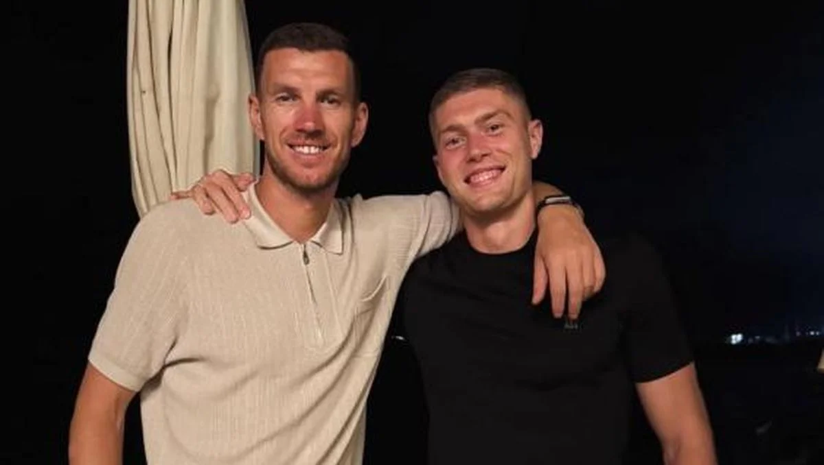 Фото к новости: "Нам нужно встречаться чаще": Довбик снова обратился к Джеко