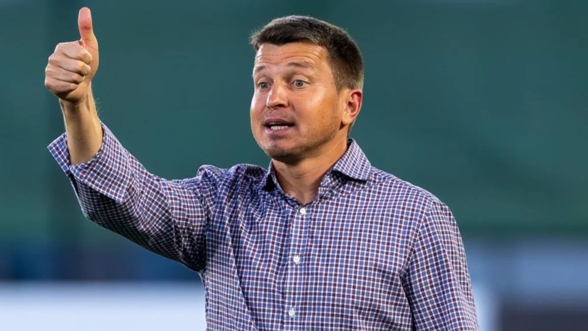 Фото к новости: Ротань стал лучшим тренером 7-го тура: УПЛ объявила символическую сборную – еще одна награда для Полесья