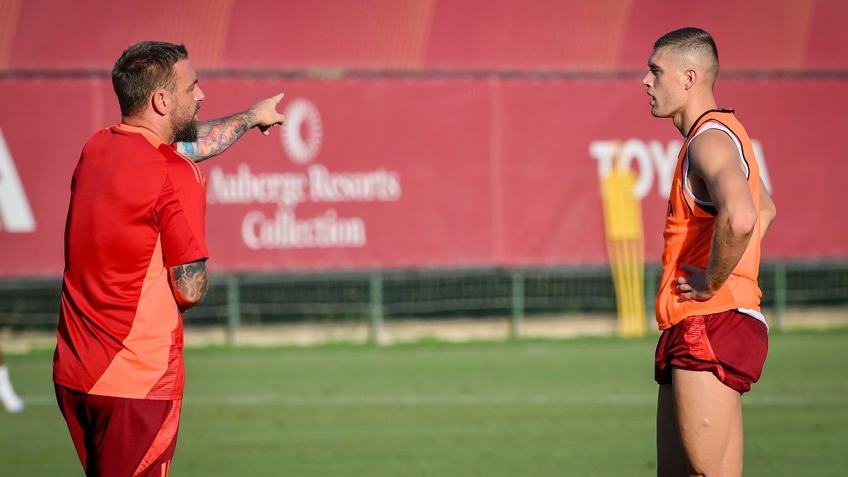 Де Россі та Довбик / Photo by Fabio Rossi/AS Roma via Getty Images