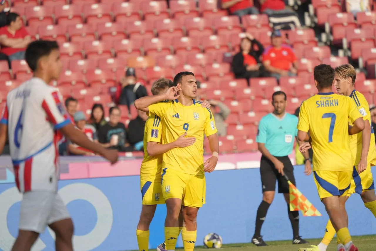 Фото до новини: Україна перемогла Парагвай і вийшла в 1/8 фіналу ЧС-2025 U-20 з першого місця – Шевченко долучився до гола