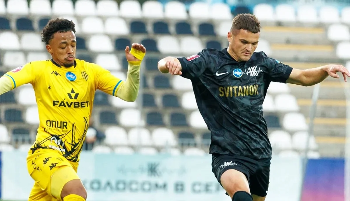 Едуард Козік проти Руху / Фото ФК Колос