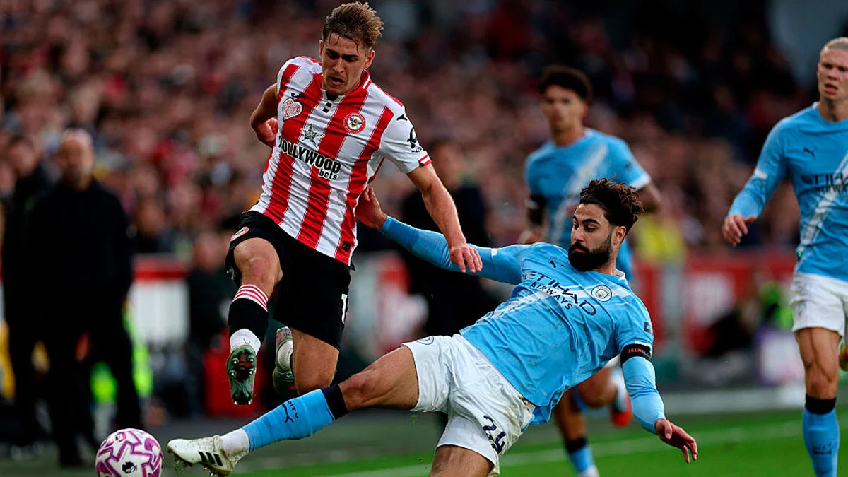 Егор Ярмолюк в матче против Манчестер Сити / ADRIAN DENNIS/AFP via Getty Images