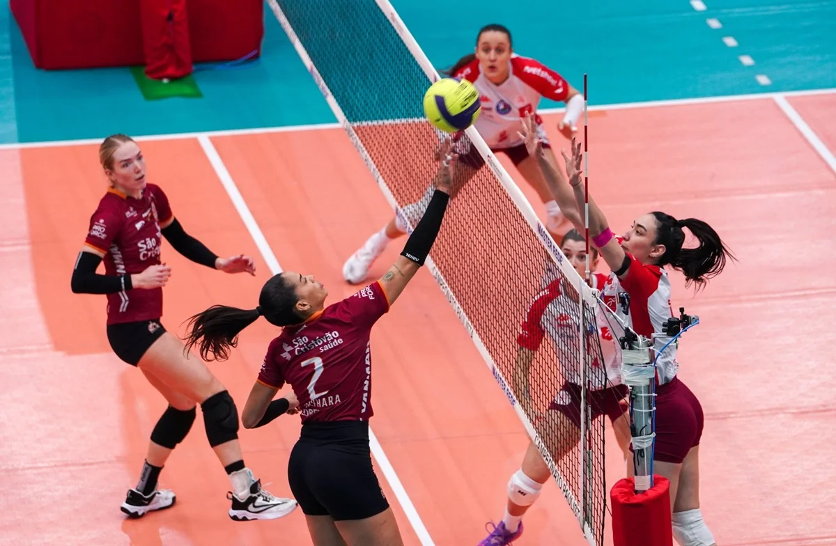 Волейболистки Осаско и Баруэри пережили волнующие моменты / фото: ВК Осаско