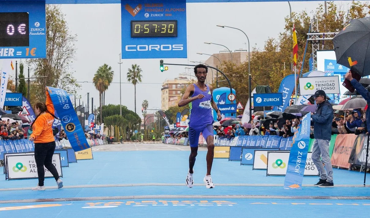 Історичний фініш Йоміфа Кеджельчі / Maratón de Valencia Trinidad Alfonso Zurich