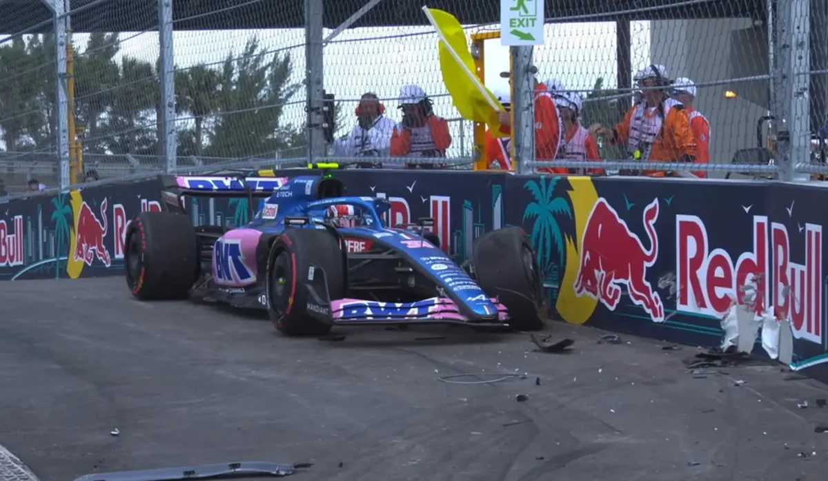 Болид Эстебана Окона после аварии на Гран-при Майами 2022 / фото: F1