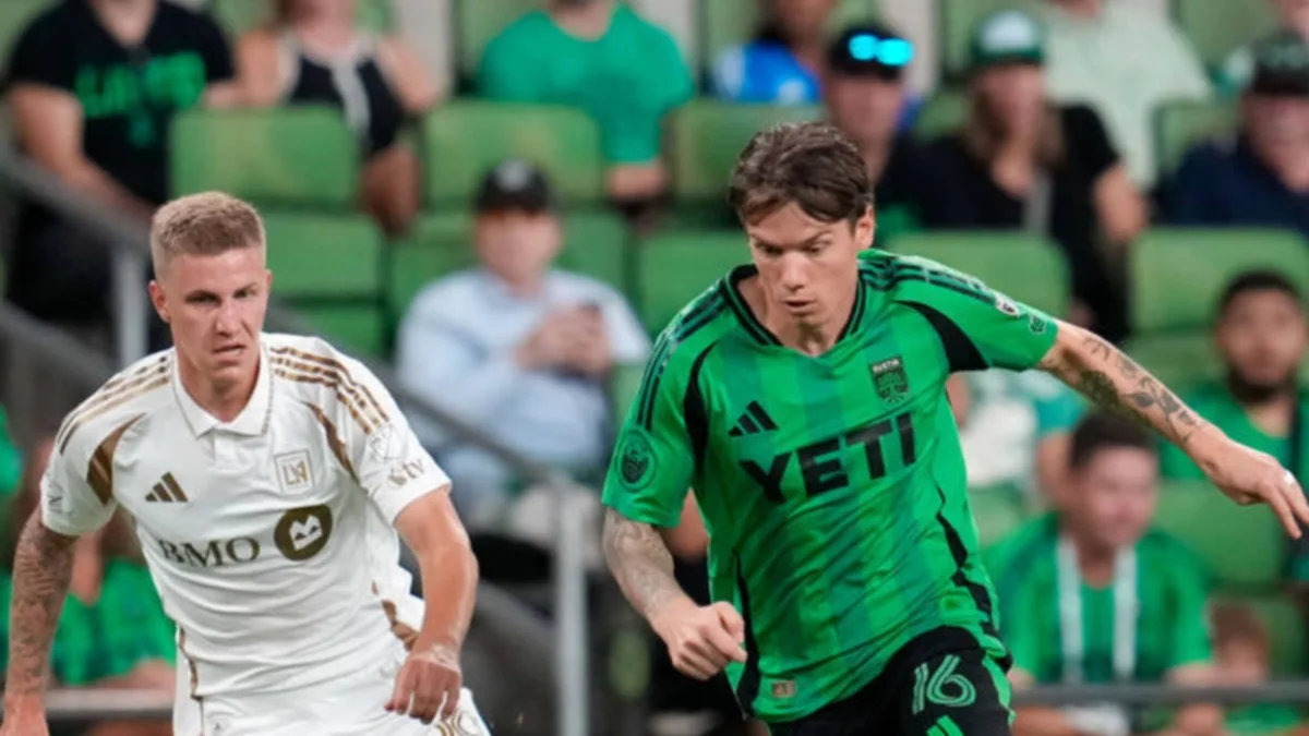 Смоляков проти гравця Остіна / IMAGO