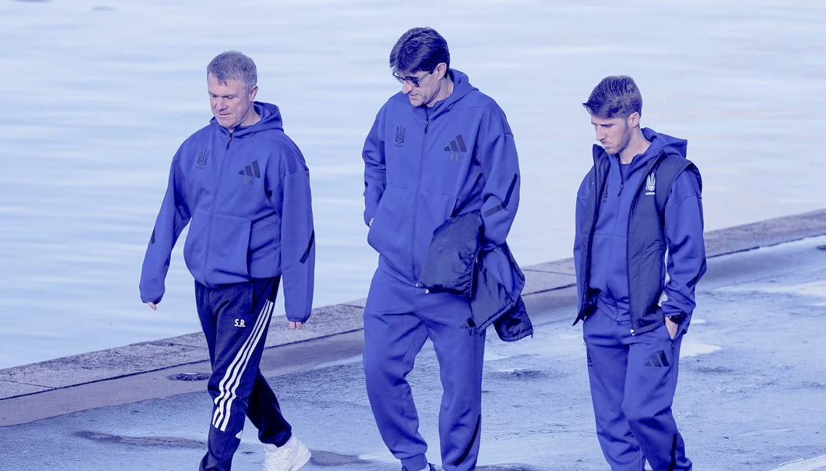 Сергій Ребров зі своїм штабом / Фото УАФ